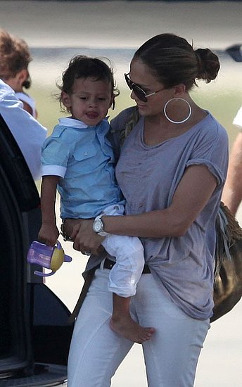 jennifer lopez family pictures. Jennifer Lopez and Family Wrap