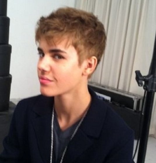 justin bieber new haircut 2011 pics. new justin bieber haircut pictures. justin bieber new haircut 2011