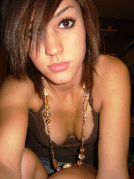 cute emo hairstyles for girls. Emo Haircuts For Girls With