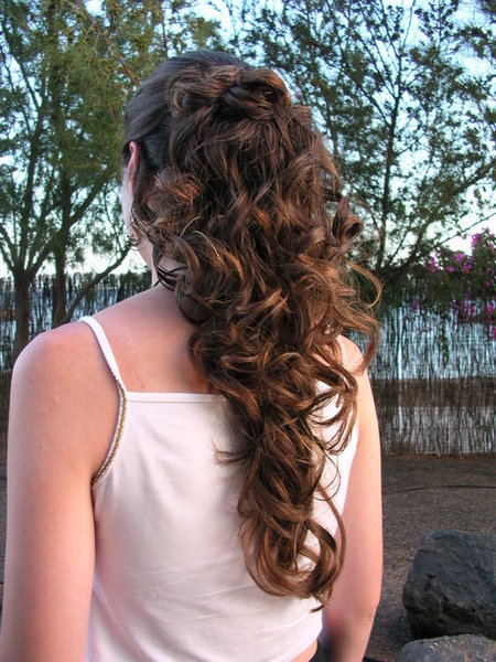 2011 prom hairstyles for curly hair. prom hairstyles for curly hair 2011. prom hairdos for curly hair.