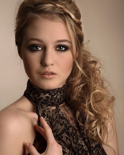 prom hair 2011 curly. prom hairstyles for curly hair 2011. Beautiful Prom Hairstyle 2011