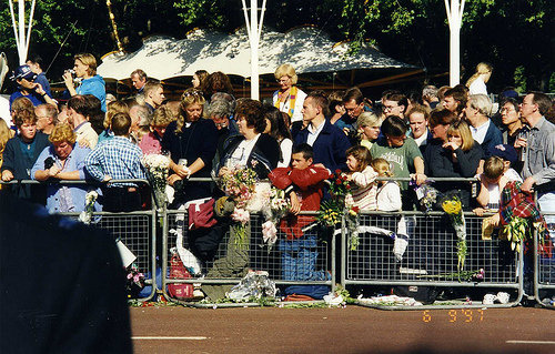 princess diana funeral procession. princess diana funeral procession. The crowds - Princess Diana#39;s