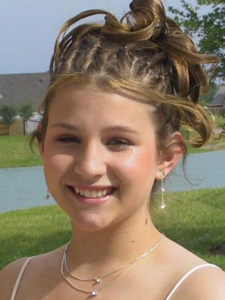 prom hairstyles 2011 curly updos. Prom Hairstyles 2011-Updos for