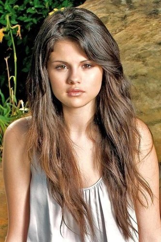 Selena Gomez Short Hair Curly. selena gomez short hair bob.