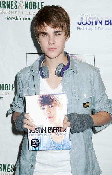 justin bieber new 2011 pictures. justin bieber new haircut